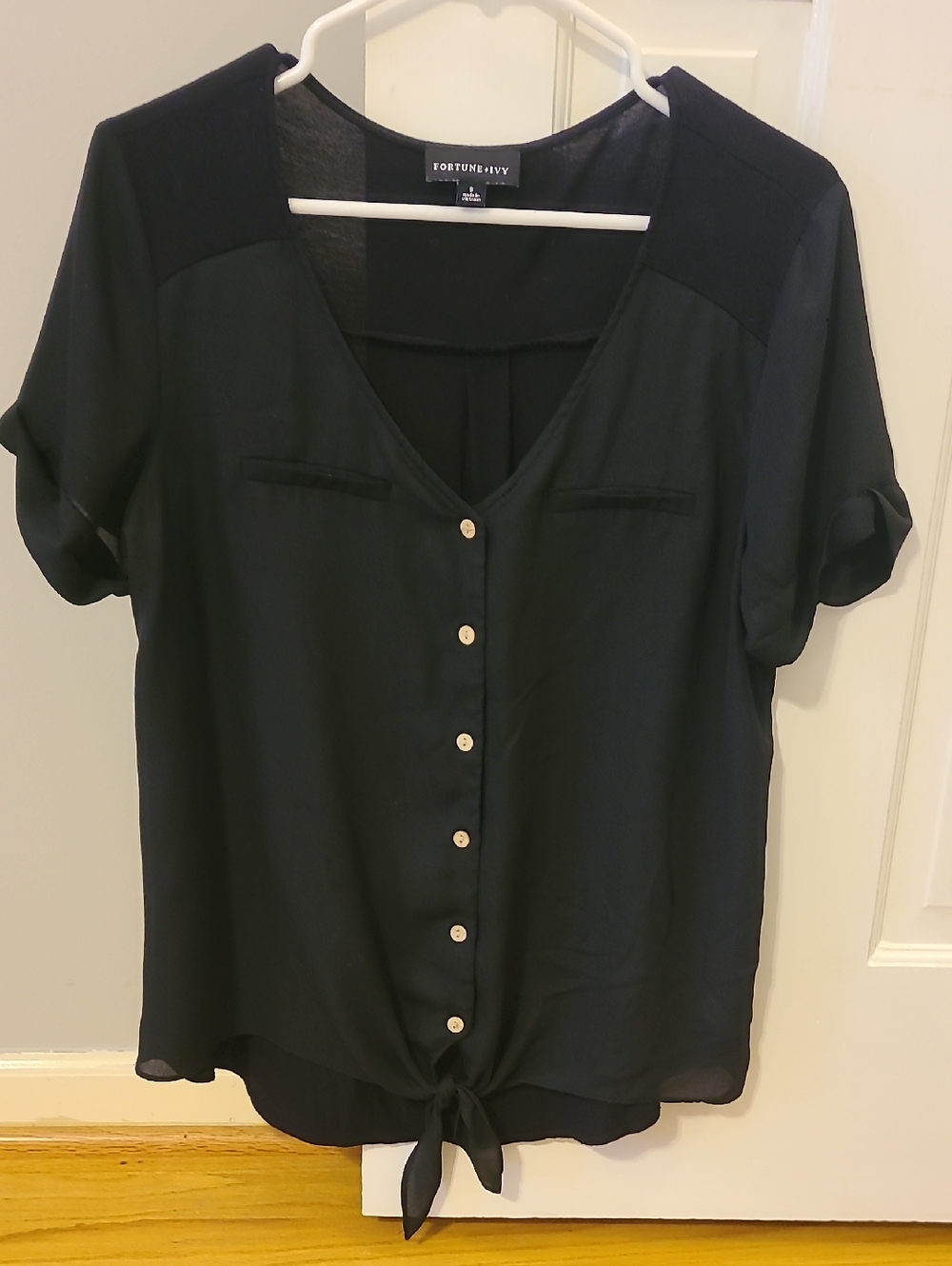 Fortune + Ivy Black Button-Front Tie Hem Blouse (Size Small)